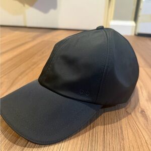 ALO Yoga Black UNISEX Cap. NEW never worn